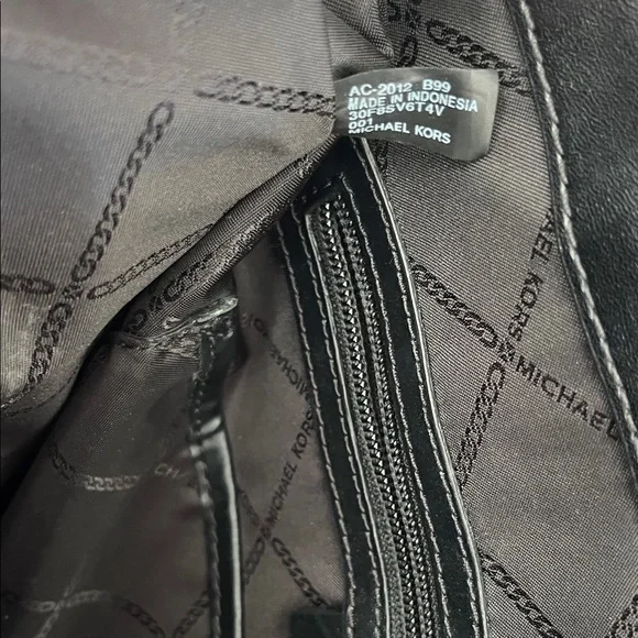 Michael Kors Voyager East West Tote - Picture 10 of 10